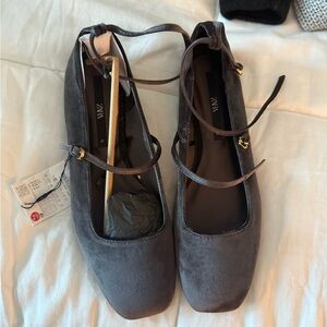 Zara Women's Charcoal Ballet Flats